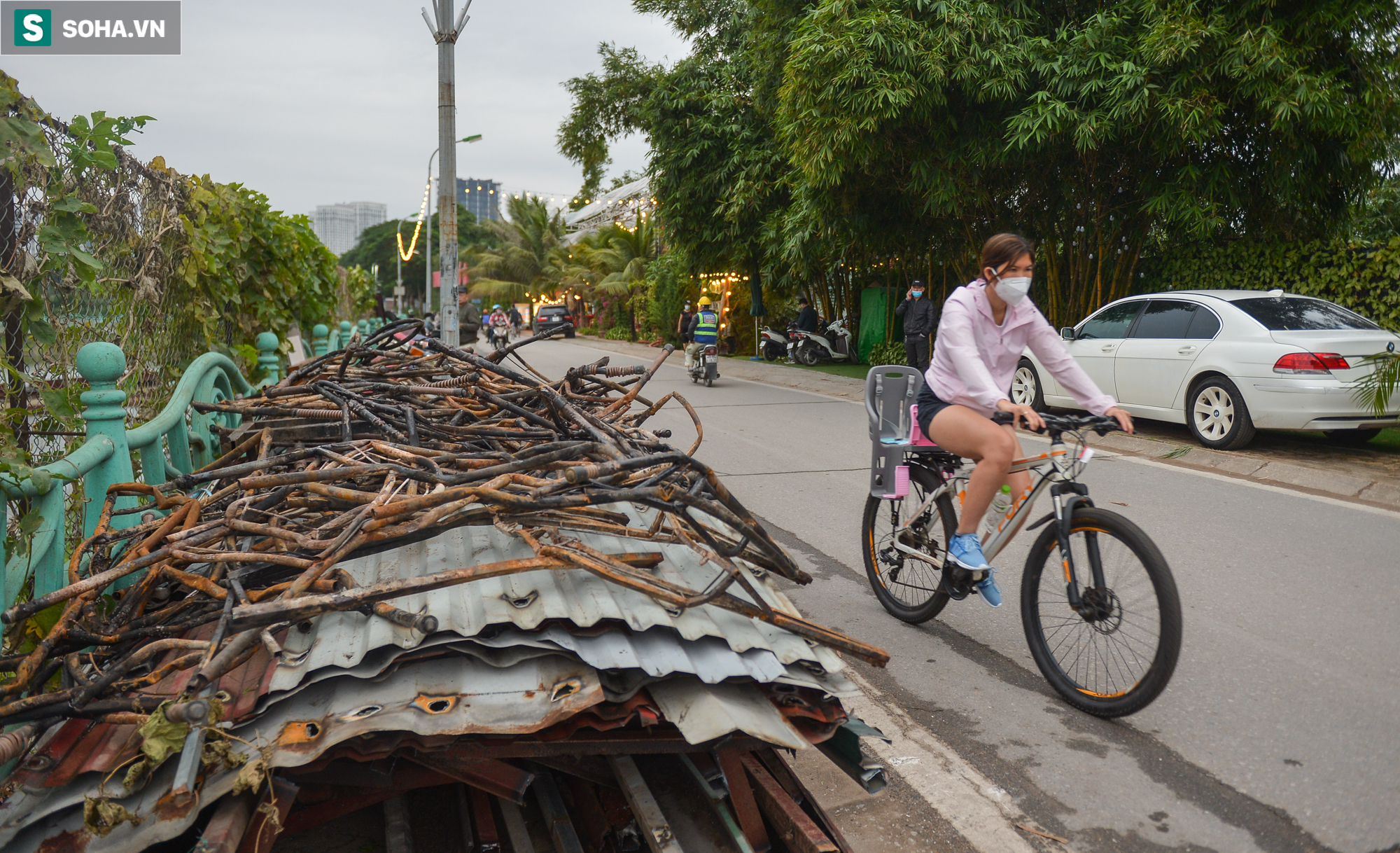 Cận cảnh dàn du thuyền từng có giá 70 tỷ ở Hồ Tây được tháo dỡ “bán đồng nát” - Ảnh 8.