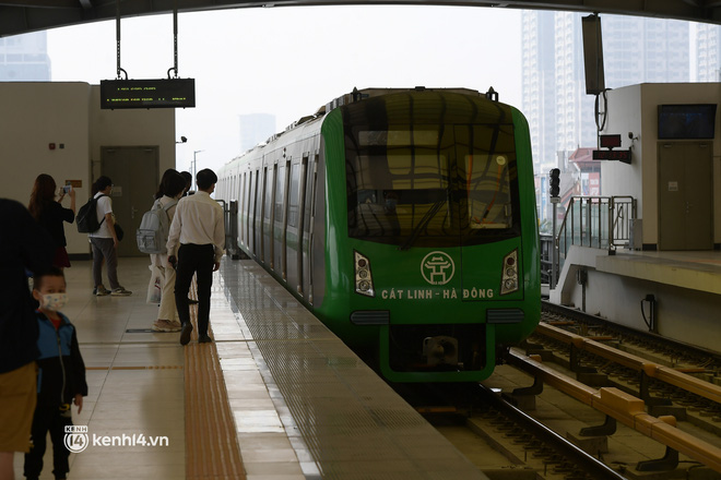 Ảnh: Tàu Cát Linh - Hà Đông kín khách ngày cuối cùng miễn phí vé, có người đi vài lượt - Ảnh 14.