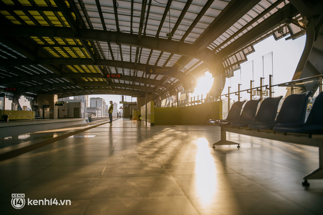 Những góc đẹp say đắm khi ngắm tàu Cát Linh - Hà Đông từ flycam, xứng danh “chuyến tàu của hoàng hôn”! - Ảnh 12.