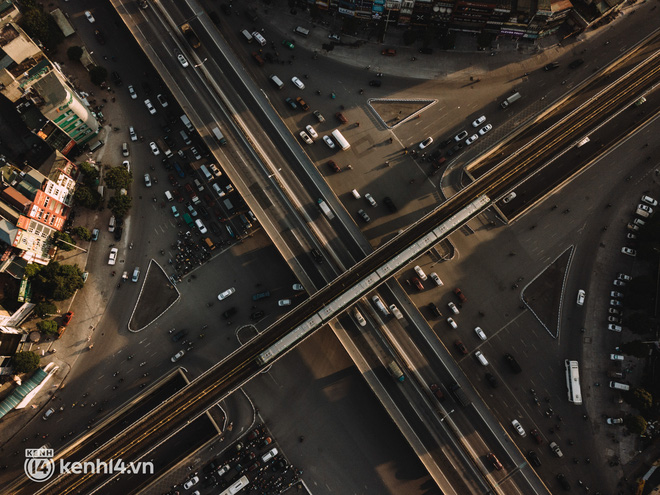 Những góc đẹp say đắm khi ngắm tàu Cát Linh - Hà Đông từ flycam, xứng danh “chuyến tàu của hoàng hôn”! - Ảnh 4.