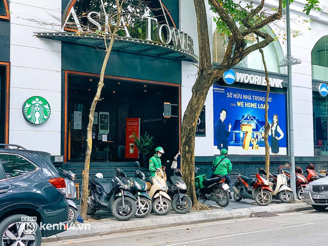 HOT: Starbucks tặng cốc giới hạn nhân sinh nhật 50 năm, shipper đi giao đơn mệt xỉu vì nhiều chi nhánh bị quá tải - Ảnh 12. HOT: Starbucks tặng cốc giới hạn nhân sinh nhật 50 năm, shipper đi giao đơn mệt xỉu vì nhiều chi nhánh bị quá tải - Ảnh 12.