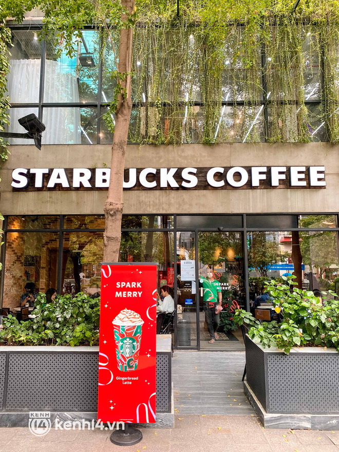 HOT: Starbucks tặng cốc giới hạn nhân sinh nhật 50 năm, shipper đi giao đơn mệt xỉu vì nhiều chi nhánh bị quá tải - Ảnh 17. HOT: Starbucks tặng cốc giới hạn nhân sinh nhật 50 năm, shipper đi giao đơn mệt xỉu vì nhiều chi nhánh bị quá tải - Ảnh 17.