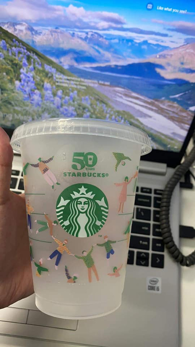 HOT: Starbucks tặng cốc giới hạn nhân sinh nhật 50 năm, shipper đi giao đơn mệt xỉu vì nhiều chi nhánh bị quá tải - Ảnh 8. HOT: Starbucks tặng cốc giới hạn nhân sinh nhật 50 năm, shipper đi giao đơn mệt xỉu vì nhiều chi nhánh bị quá tải - Ảnh 8.