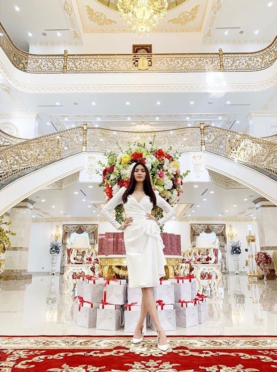 Cháu dâu Hoa hậu của cố doanh nhân Tư Hường sống thế nào sau 3 năm gả vào hào môn: Biệt thự dát vàng, nghỉ dưỡng sang chảnh, BST túi xách và siêu xe đắt giá - Ảnh 5.