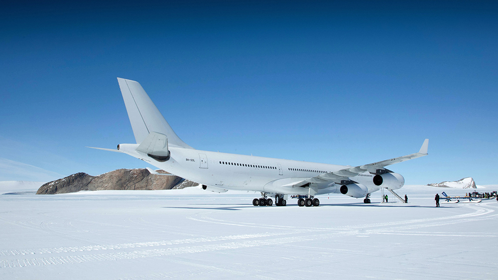 Lần đầu tiên trong lịch sử, một chiếc Airbus A340 hạ cánh xuống Nam Cực - Ảnh 4.