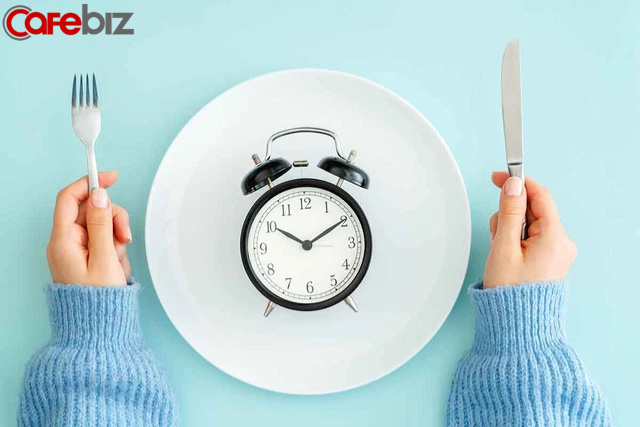3 thay đổi dần PHÁ HUỶ cơ thể nếu bỏ bữa tối để giảm cân - Ảnh 2.