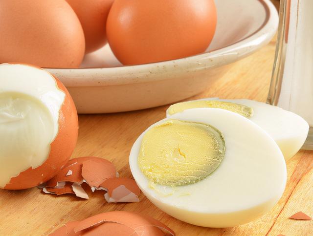 3 loại thực phẩm không nên tiêu thụ ngay sau khi ăn trứng kẻo mất chất dinh dưỡng, thậm chí tạo sỏi, gây loét dạ dày - Ảnh 1.