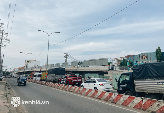 Công trình giao thông đầu tiên hoàn thành sau giãn cách xã hội ở Sài Gòn: Nhánh đầu tiên của cầu Bưng, trị giá hơn 500 tỉ đồng - Ảnh 18.