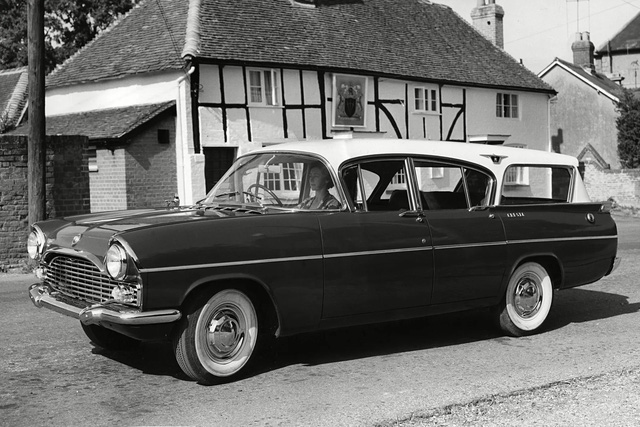 Đã 95 tuổi nhưng Nữ hoàng Anh vẫn khiến giới chơi xe nể phục: Rolls-Royce, Bentley có đủ nhưng hơn 30 chiếc Jaguar, Land Rover mới gây chú ý - Ảnh 3.