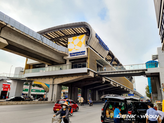 Trải nghiệm tàu điện trên cao ở Hà Nội: Tạm biệt nắng nóng, tắc đường, đi êm ru lại nhiều góc sống ảo đẹp mê - Ảnh 1.