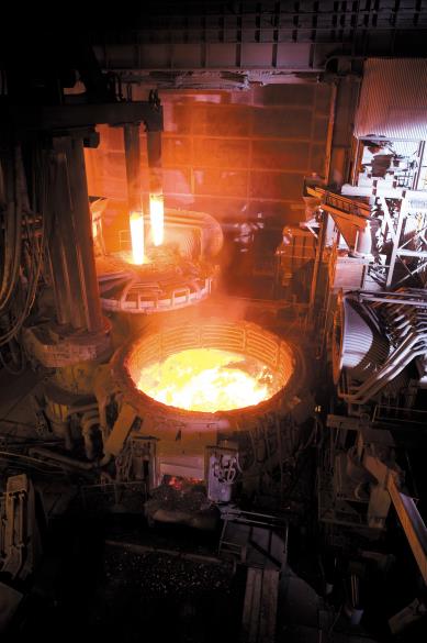 Nhu cầu thép phế liệu bùng nổ do các nhà sản xuất thép nỗ lực giảm khí thải - Ảnh 1.