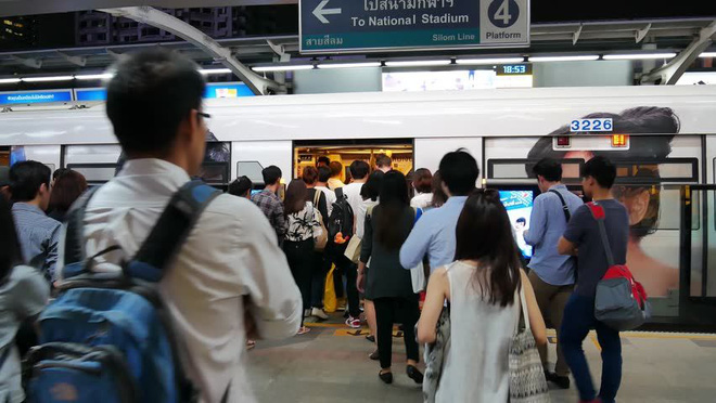 6 sự thật thú vị về đặc sản Skytrain Bangkok: 1 điểm rất giống tàu Cát Linh-Hà Đông - Ảnh 3. 6 sự thật thú vị về đặc sản Skytrain Bangkok: 1 điểm rất giống tàu Cát Linh-Hà Đông - Ảnh 3.