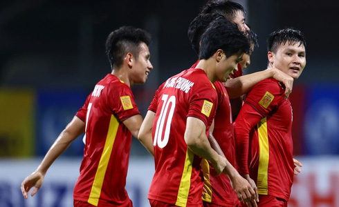 Chung kết sớm của bảng B AFF Cup gọi tên Việt Nam: Trận thắng 3-0 siêu phẩm, bộ đôi Quang Hải - Công Phượng thể hiện đẳng cấp, Hoàng Đức ấn định kết cục! - Ảnh 1.