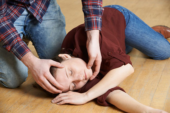 Khoảnh khắc người phụ nữ bị đột quỵ dù 30 giây trước vẫn đi lại bình thường: Vì sao đột quỵ lại gây tử vong nhanh đến vậy? - Ảnh 3. Khoảnh khắc người phụ nữ bị đột quỵ dù 30 giây trước vẫn đi lại bình thường: Vì sao đột quỵ lại gây tử vong nhanh đến vậy? - Ảnh 3.