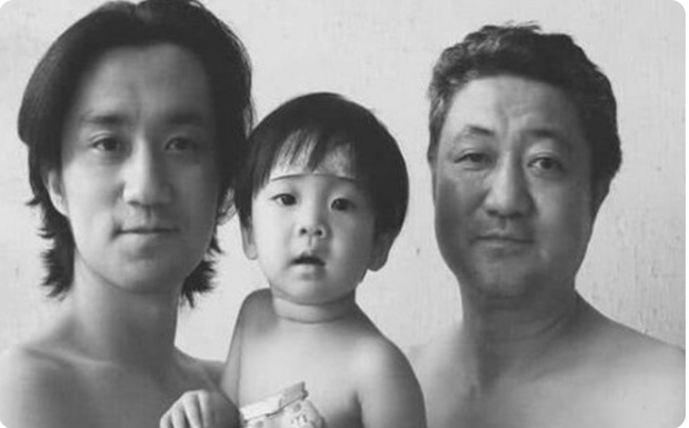 Hai bố con chụp ảnh đen trắng cùng nhau mỗi năm một lần trong suốt 30 năm, kéo đến ảnh cuối ai cũng phải rưng rưng khóc - Ảnh 7.