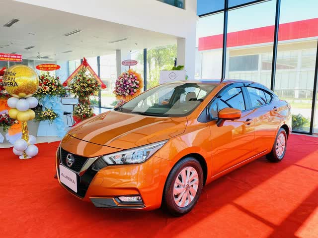 Nissan Almera 2021 vừa ra mắt Việt Nam đã giảm giá sập sàn: Cao nhất 64 triệu đồng, bản thấp ngang giá xe hạng A, quyết đấu Vios và Accent - Ảnh 1.