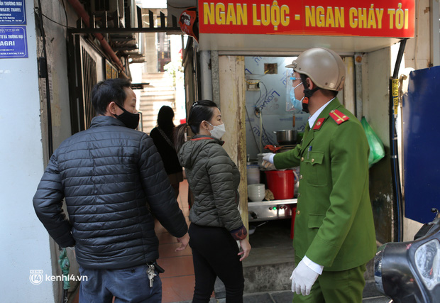 Hà Nội: Nhiều hộ kinh doanh ăn uống tại quận Hai Bà Trưng chủ động chỉ bán mang về trước giờ quy định - Ảnh 6.
