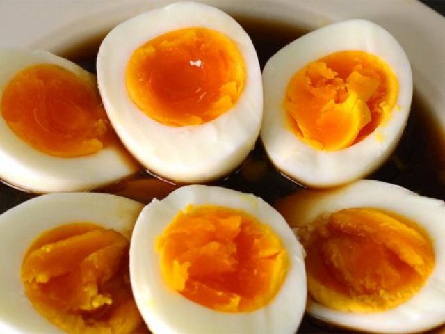 Trứng gà, trứng vịt, trứng ngỗng: Loại nào bổ dưỡng hơn? Bác sĩ khuyến cáo 2 loại trứng ăn vào dễ nhiễm khuẩn, tiêu thụ càng ít đường ruột sẽ cảm ơn bạn - Ảnh 3.