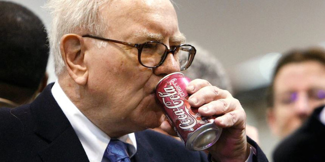 Từng là fan của Pepsi gần 50 năm, vì đâu mà Warren Buffett đột ngột quay xe về đội Coca, thậm chí còn uống đến 5 lon Coke mỗi ngày? - Ảnh 1.