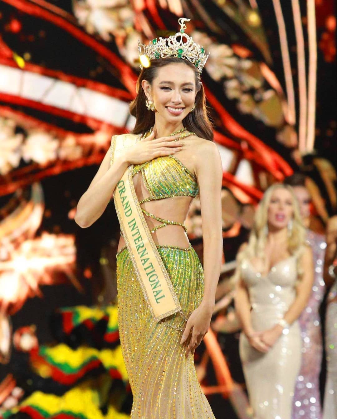 Đầm phong thủy của Thùy Tiên tại chung kết Miss Grand International NTK hé lộ điểm xót