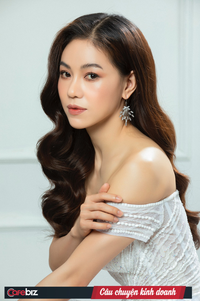 Bà trùm đứng sau thành công của Miss Grand Thuỳ Tiên: Đi lên từ nghèo khó, nắm bản quyền đưa thí sinh Việt thi 10 cuộc thi Hoa hậu thế giới - Ảnh 3.
