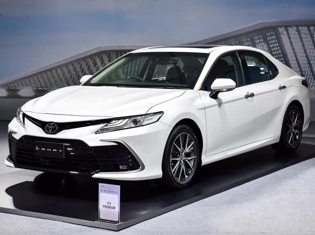 Toyota Camry 2022 ồ ạt về Việt Nam, sẵn sàng ra mắt tháng này: 4 phiên bản, nhiều trang bị ngon để lấn át Kia K5 và VinFast Lux A2.0 - Ảnh 4.