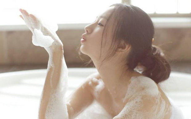 5 thói quen xấu khi đi tắm của nhiều người đang âm thầm rút ngắn tuổi thọ của họ - Ảnh 1.