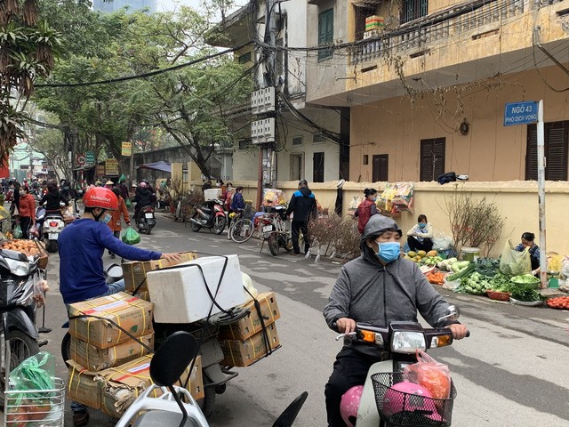 Hình ảnh Hà Nội phong tỏa ngõ 49 Dịch Vọng nơi có ca mới nhất trong cộng đồng - Ảnh 2.