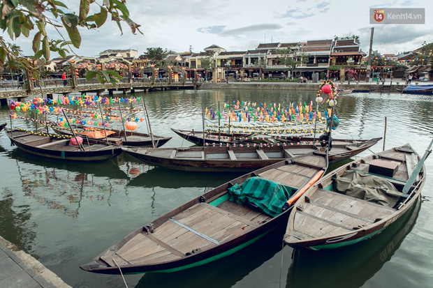  Chùm ảnh Hội An vắng lặng, thưa khách du lịch trong những ngày cuối năm: Phố cổ bình yên, êm đềm đến lạ!  - Ảnh 21.