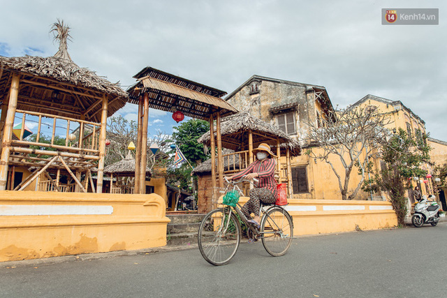  Chùm ảnh Hội An vắng lặng, thưa khách du lịch trong những ngày cuối năm: Phố cổ bình yên, êm đềm đến lạ!  - Ảnh 9.