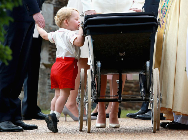 Đức Vua tương lai của Hoàng gia Anh: Những khoảnh khắc thần thái ngất trời của Hoàng tử bé George, mới 7 tuổi nhưng đã ra dáng anh cả - Ảnh 26.