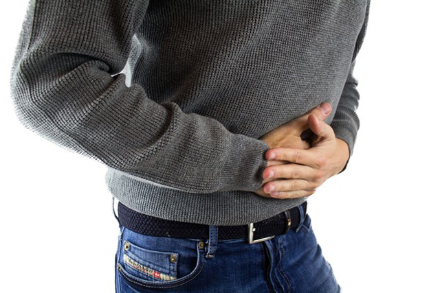 Bất kể người lớn hay trẻ em, nếu thấy có dấu hiệu đau lưng hoặc đau bụng kèm theo vài dấu hiệu khác thì đừng coi thường! - Ảnh 1.