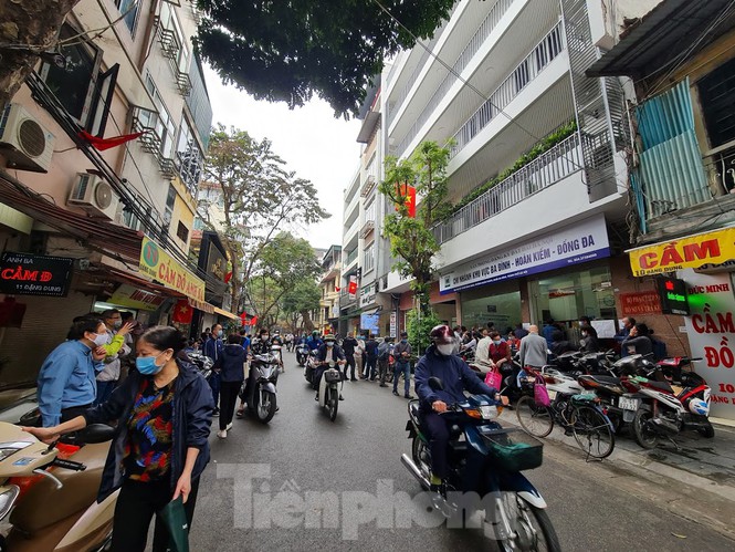 Lo mất thêm tiền, người dân Thủ đô đổ xô đi xóa nợ tiền sử dụng đất - Ảnh 1.