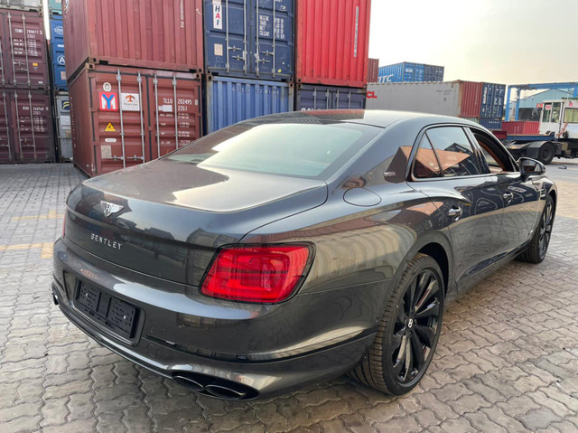 Bentley Flying Spur First Edition 2021 phối màu kiểu độc về Việt Nam, dành cho chủ xe gu mặn chứ không phải bình thường - Ảnh 3.