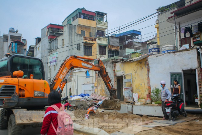 Nhà mỏng, méo kỳ dị lại xuất hiện ở trục đường vành đai 2 sau giải phóng mặt bằng - Ảnh 10.