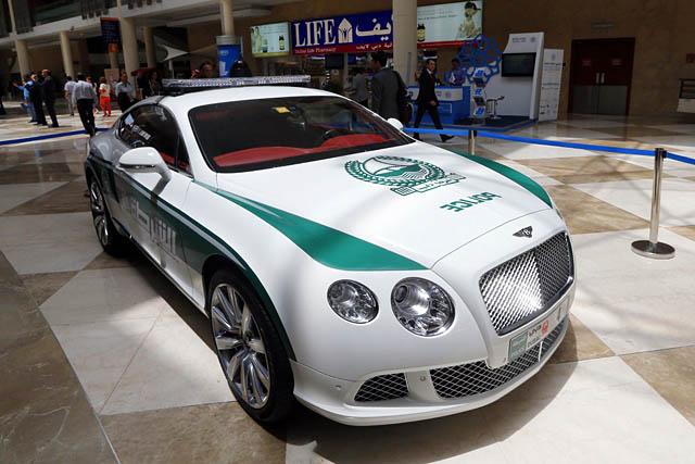 Đã mắt ngắm dàn siêu xe tuần tra của cảnh sát xứ Dubai: Toàn những cái tên đắt đỏ, tốc độ đỉnh cao đến mức tội phạm cũng khó mà chạy thoát - Ảnh 11. Đã mắt ngắm dàn siêu xe tuần tra của cảnh sát xứ Dubai: Toàn những cái tên đắt đỏ, tốc độ đỉnh cao đến mức tội phạm cũng khó mà chạy thoát - Ảnh 11.