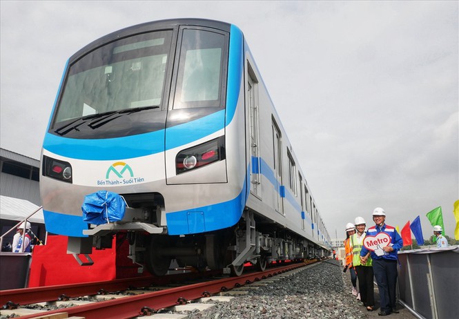 Chủ tịch TP.HCM xin Phó Thủ tướng khẩn cấp gỡ vướng vốn Metro số 1 - Ảnh 1.