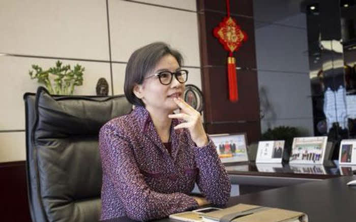 Từ người chăn nuôi lợn trở thành tỷ phú tự thân: Câu chuyện của Chu Quần Phi minh chứng rằng đóa hoa mọc trên vách đá là đóa hoa kiên cường nhất