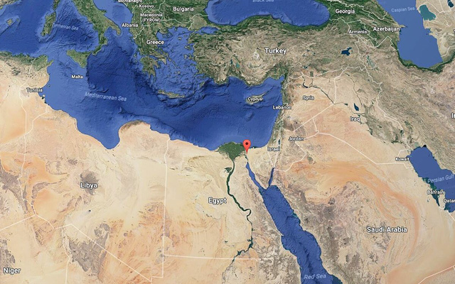 Những con số không tưởng về kênh đào Suez: Đường tắt đi từ châu Á sang châu Âu, chiếm 13% tổng giao thương hàng hải toàn thế giới, 120.000 người bỏ mạng để xây dựng - Ảnh 2.