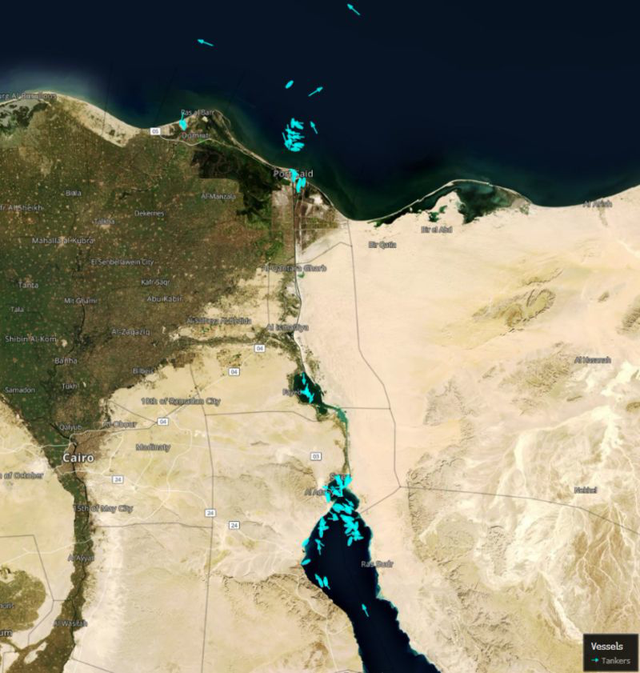 Đại khủng hoảng kênh đào Suez: Số tàu chờ đợi tại 2 đầu kênh đã lên tới 238 chiếc, ít nhất 10 ngày nữa mới có thể giải cứu Ever Given - Ảnh 1.