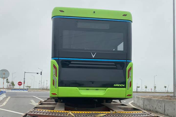 Lộ ảnh xe bus điện VinFast được vận chuyển về Hà Nội - Ảnh 4.