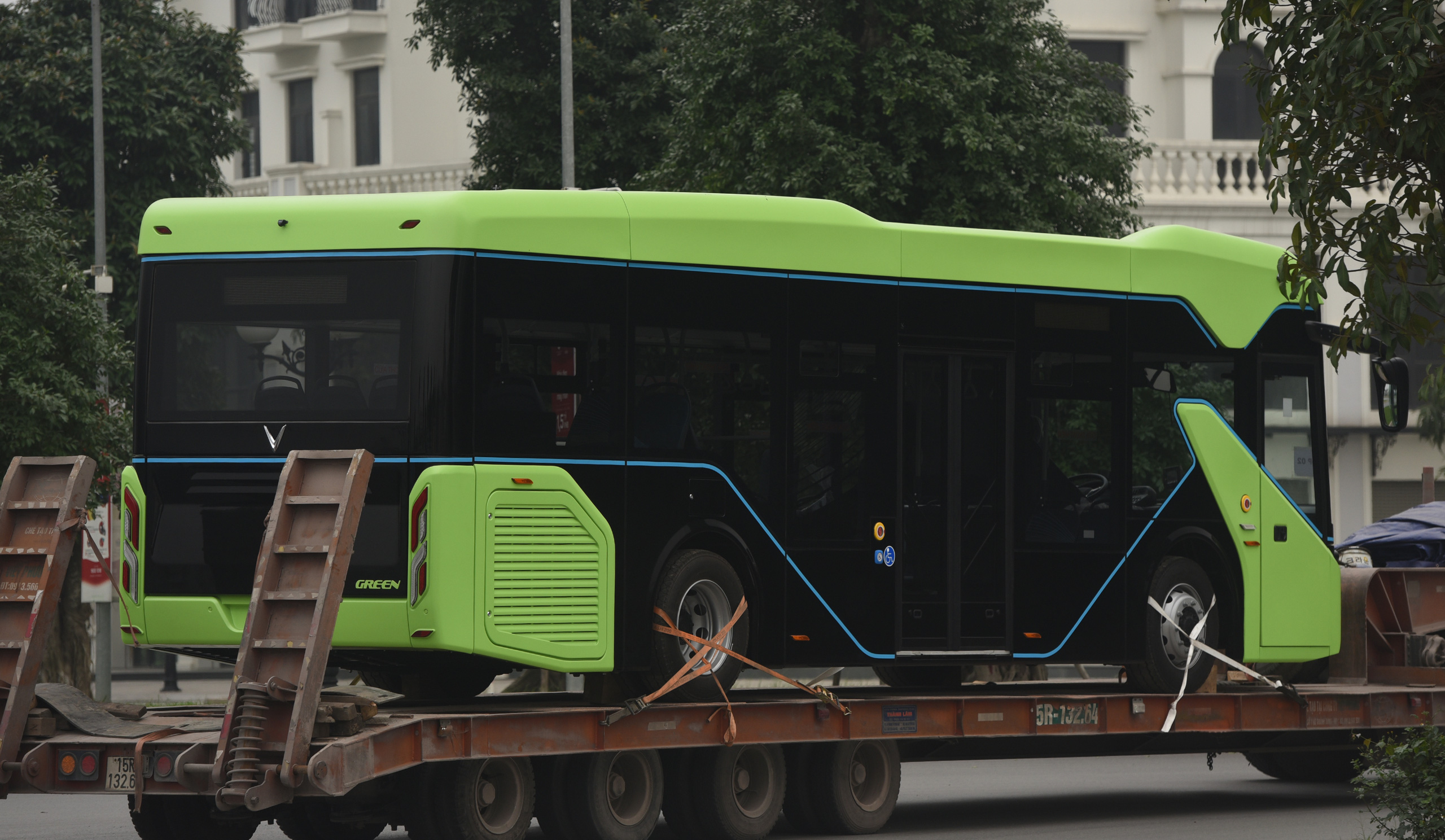 Xe bus điện VinFast mang lại trải nghiệm đi đường mới lạ và thú vị. Với công nghệ tiên tiến, khách hàng có thể trải nghiệm không chỉ được dịch vụ vận chuyển mà còn được trải nghiệm cảm giác đặc biệt từ chính phương tiện. Bảo vệ môi trường hơn cùng với chất lượng vượt trội, các chuyến đi bằng xe bus điện VinFast sẽ đáp ứng mọi nhu cầu của bạn.
