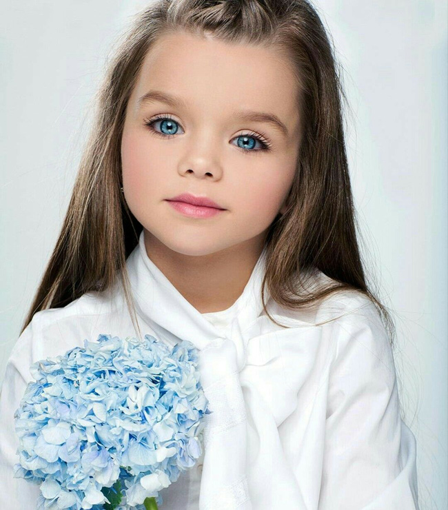 Cô bé người Nga được mệnh danh đẹp nhất thế giới 4 năm trước: Hiện ...