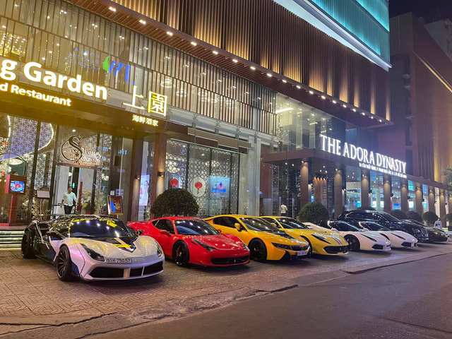  Dàn siêu xe gần trăm tỷ hội ngộ tại Sài Gòn: Ferrari chiếm áp đảo, BMW i8 của Bùi Tiến Dũng cũng góp mặt  - Ảnh 3.