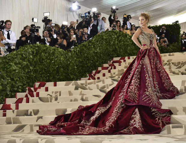 Góc khuất đại tiệc hào nhoáng nhất thế giới Met Gala: Cấm cửa vì thù riêng, chồng tiền để có vé và thủ đoạn kiếm trăm tỷ - Ảnh 2.