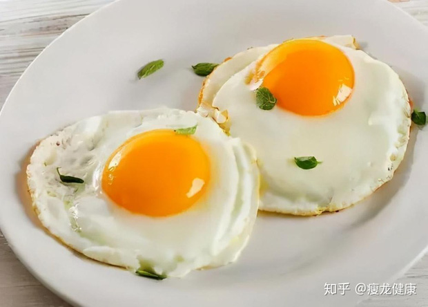 Trứng gà siêu bổ nhưng cấm kỵ ăn chung cùng 6 thứ này kẻo sinh độc, nên tích cực ăn kèm 3 thứ để nâng cao dinh dưỡng - Ảnh 2.