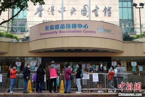 Người thứ 3 ở Hong Kong tử vong sau khi tiêm vaccine Covid-19 Sinovac của Trung Quốc - Ảnh 1.
