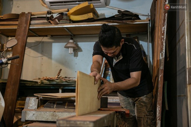 Chàng trai Sài Gòn 15 năm làm đàn guitar handmade: Có người nước ngoài mang bộ gỗ 70 triệu đến đặt mình làm - Ảnh 2.