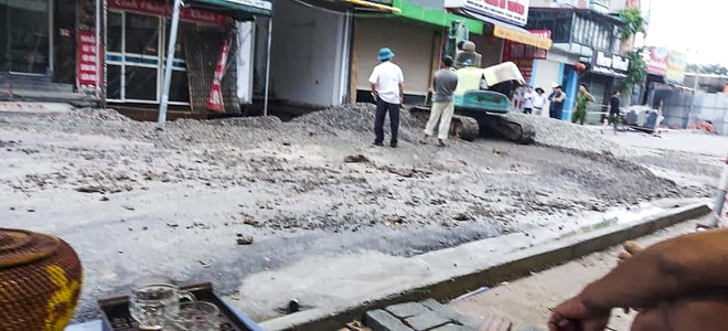 Hà Nội: San lấp hố tử thần có chiều dài bằng ngôi nhà 5 tầng - Ảnh 1. Hà Nội: San lấp hố tử thần có chiều dài bằng ngôi nhà 5 tầng - Ảnh 1.