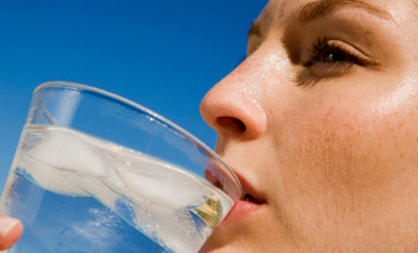 Đoán tuổi thọ thông qua việc uống nước: Nếu mỗi lần uống nước đều đối mặt với 5 tín hiệu bất thường này, hãy đi kiểm tra càng sớm càng tốt - Ảnh 2.